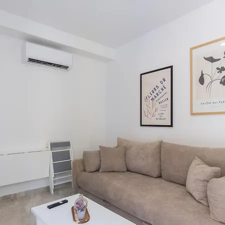 Apartment Providenca - Beachfront *